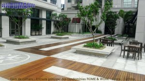 Deck-de-Cumaru-Entrada-Principal-dos-Condomínios-HOME-WORK-Cyrela-300x169 